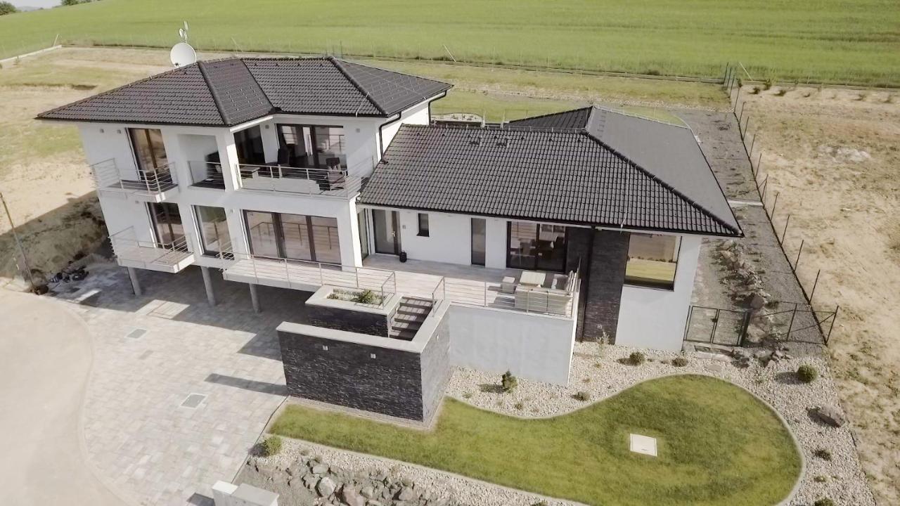 Luxury Villa Moravany nad Vahom Bagian luar foto