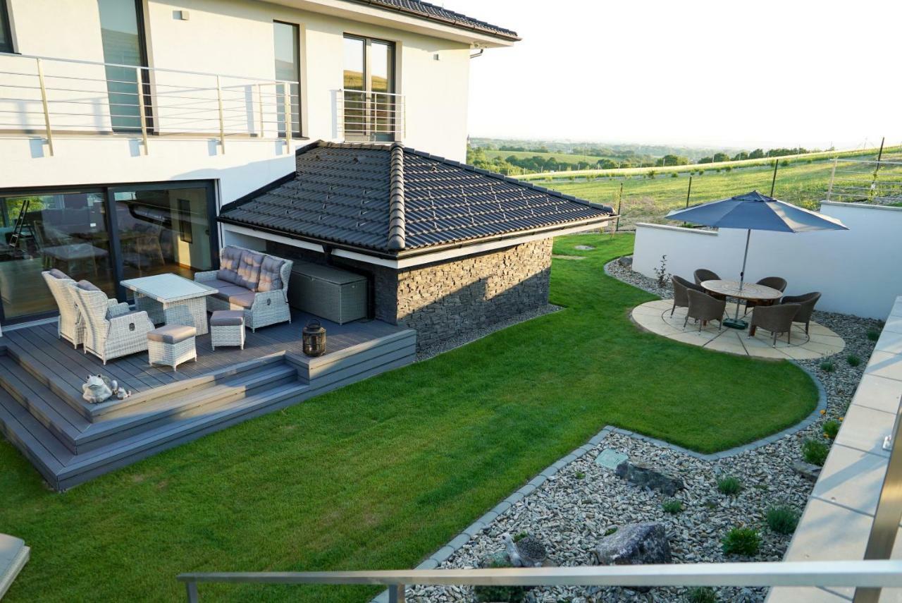 Luxury Villa Moravany nad Vahom Bagian luar foto