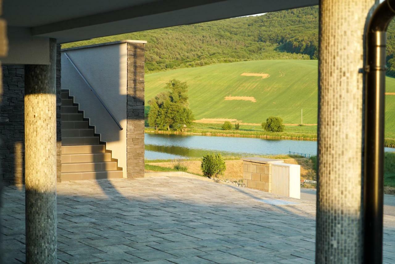 Luxury Villa Moravany nad Vahom Bagian luar foto
