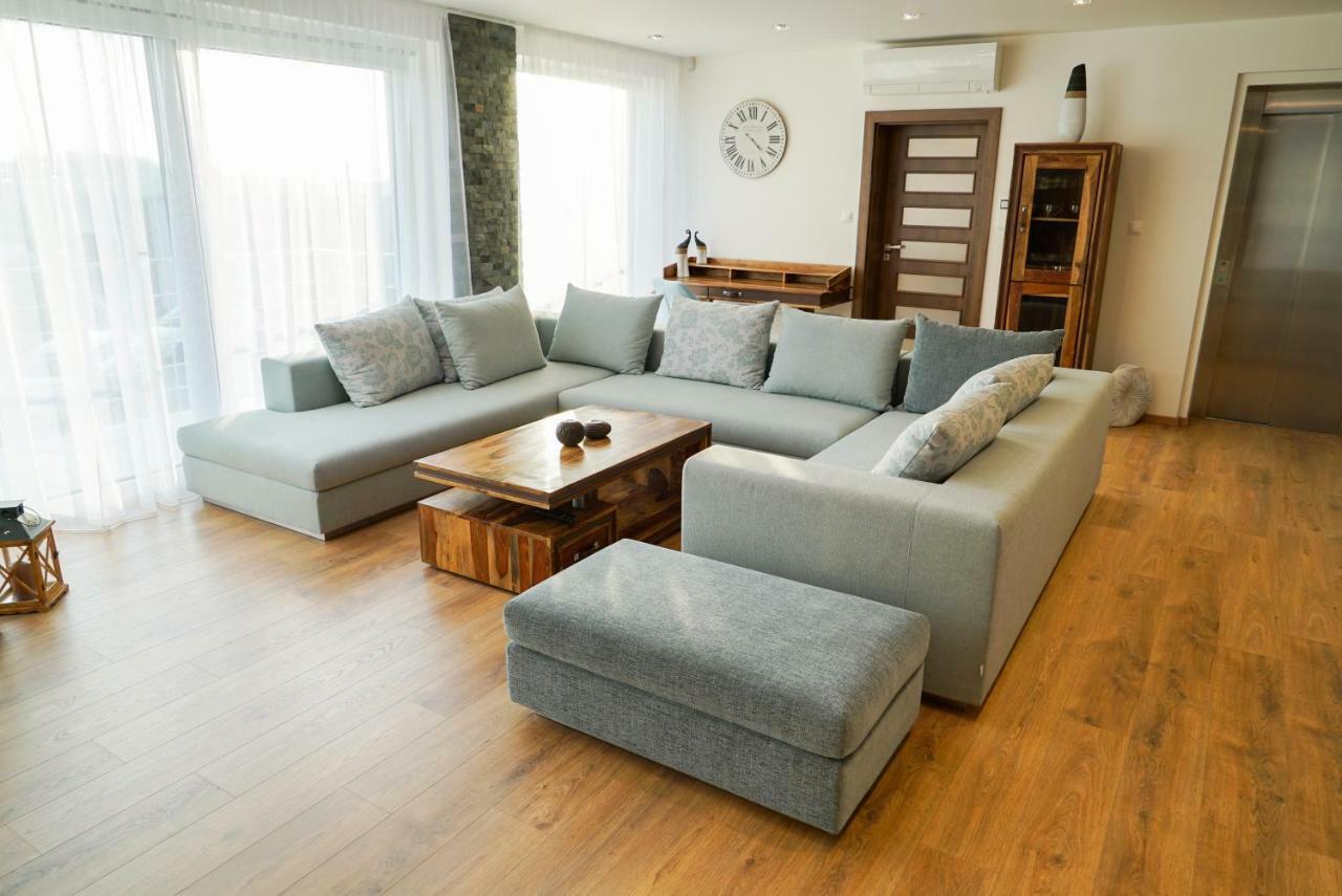 Luxury Villa Moravany nad Vahom Bagian luar foto
