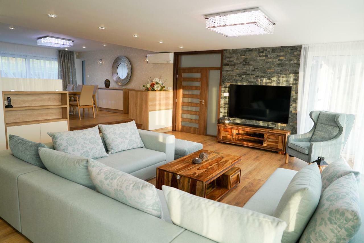 Luxury Villa Moravany nad Vahom Bagian luar foto