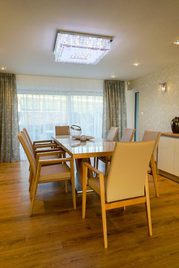 Luxury Villa Moravany nad Vahom Bagian luar foto