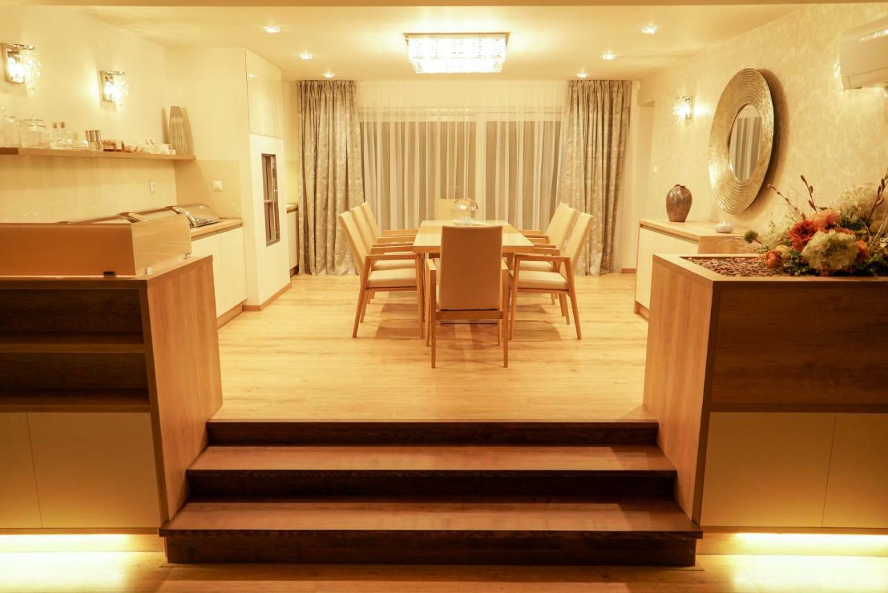 Luxury Villa Moravany nad Vahom Bagian luar foto
